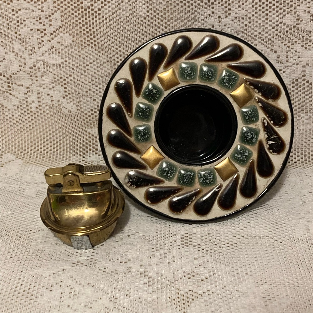 Vintage Ceramic Table Lighter with Gold Accents - Picture 6 of 8